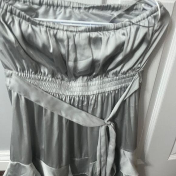 JACOB 🇨🇦 Strapless Silk/Satin dress. - Picture 2 of 4